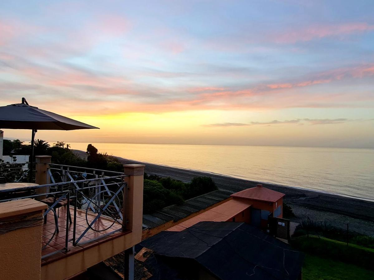 Exclusive Beachfront Penthouse Almayate Alto Exterior foto
