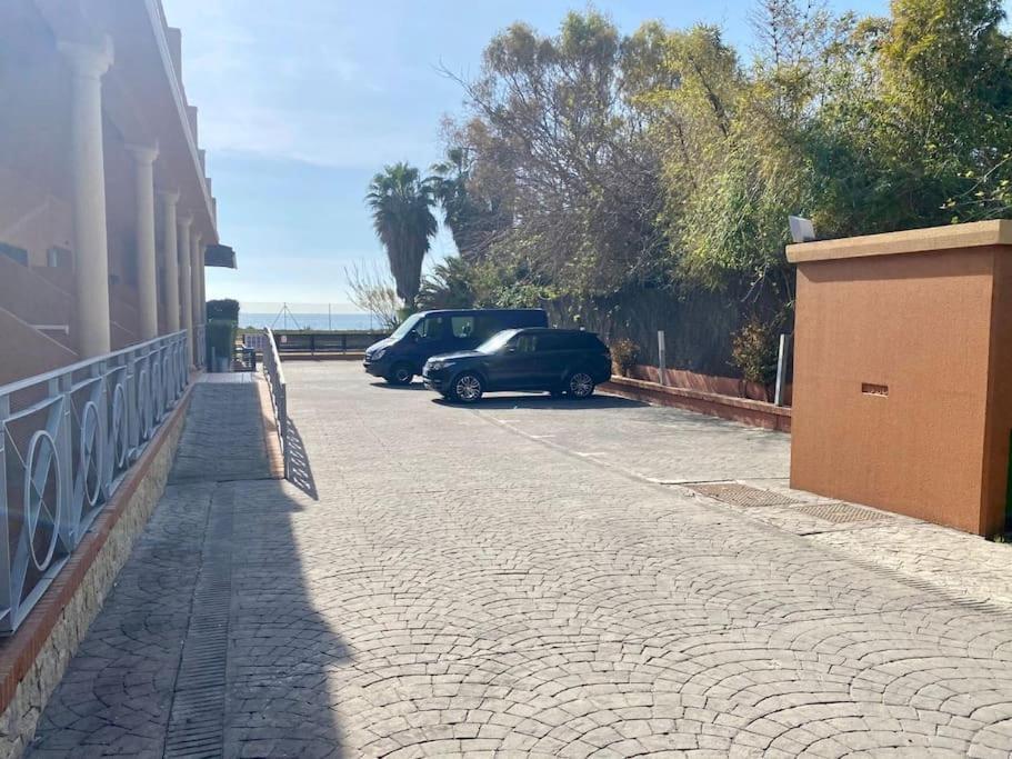 Exclusive Beachfront Penthouse Almayate Alto Exterior foto