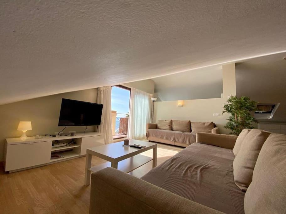 Exclusive Beachfront Penthouse Almayate Alto Exterior foto