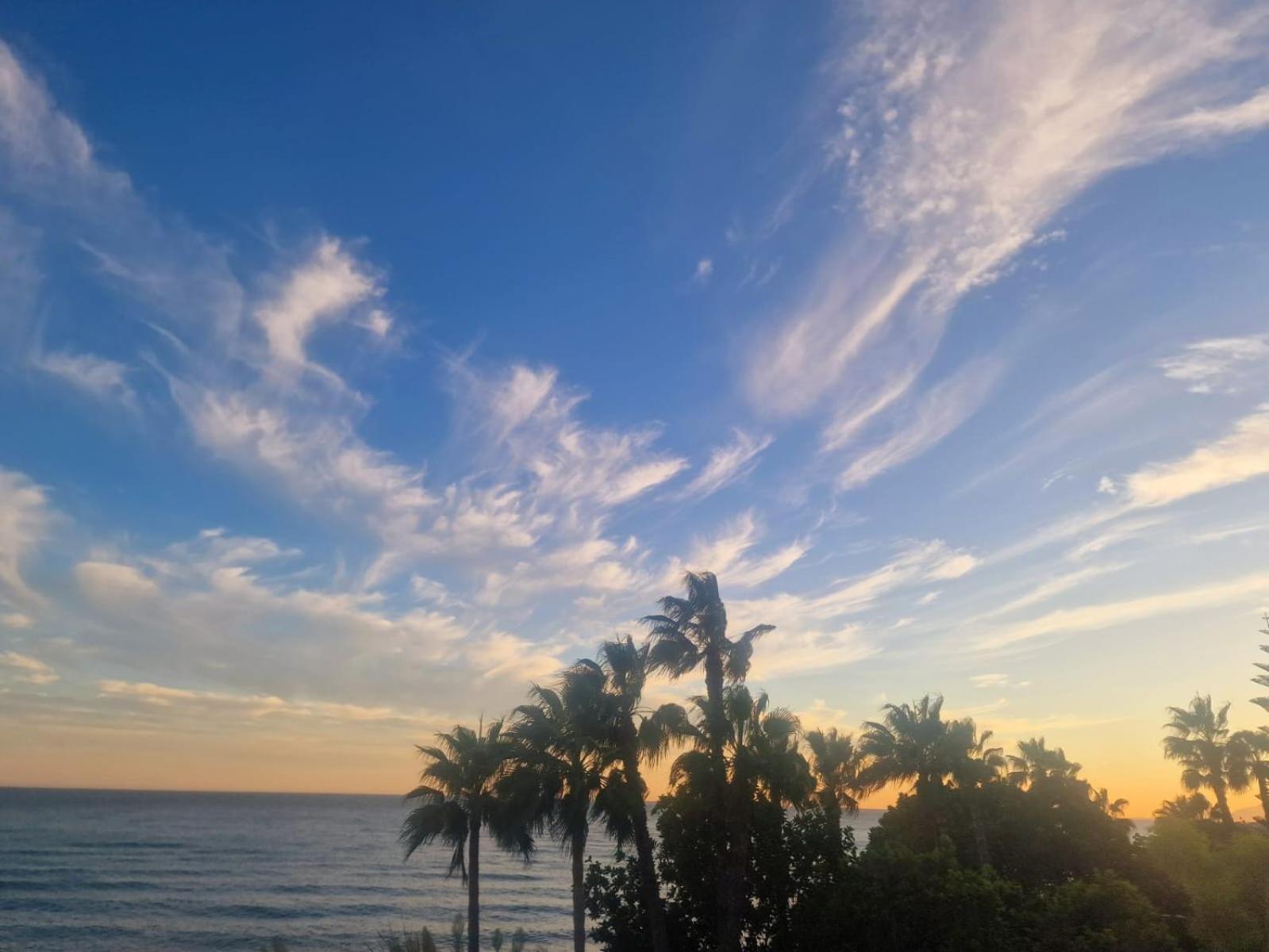 Exclusive Beachfront Penthouse Almayate Alto Exterior foto